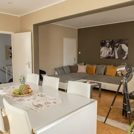 Locarno, Casa Pioda - Nahe Zentrum, Mit Balkon Und Parkplatz Daire *