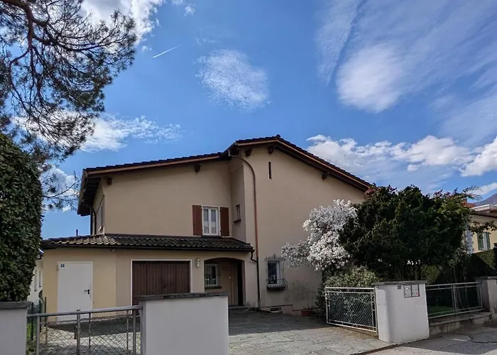 Locarno, Casa Pioda - Nahe Zentrum, Mit Balkon Und Parkplatz لوكارنو