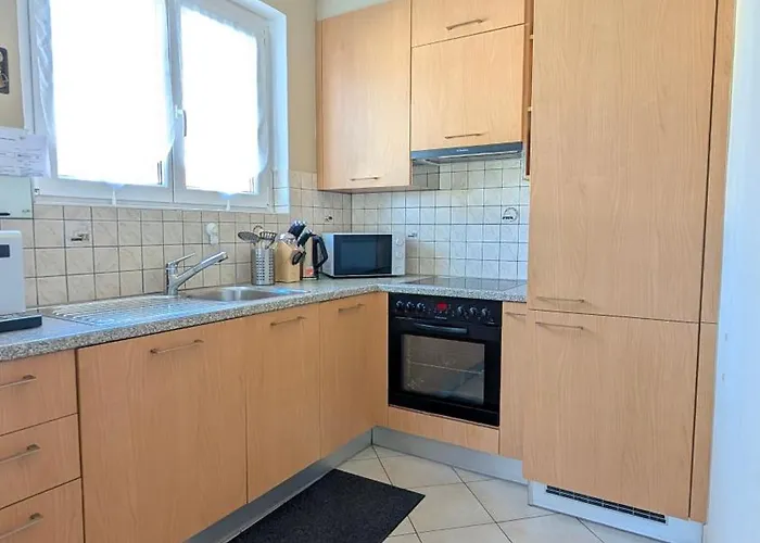 Locarno, Casa Pioda - Nahe Zentrum, Mit Balkon Und Parkplatz * لوكارنو